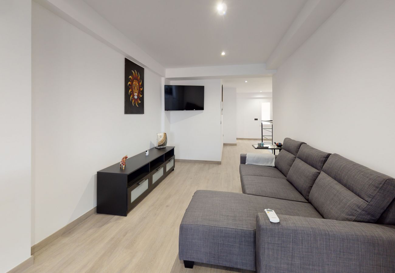 Apartamento en Alicante - Large & Relaxing City Home