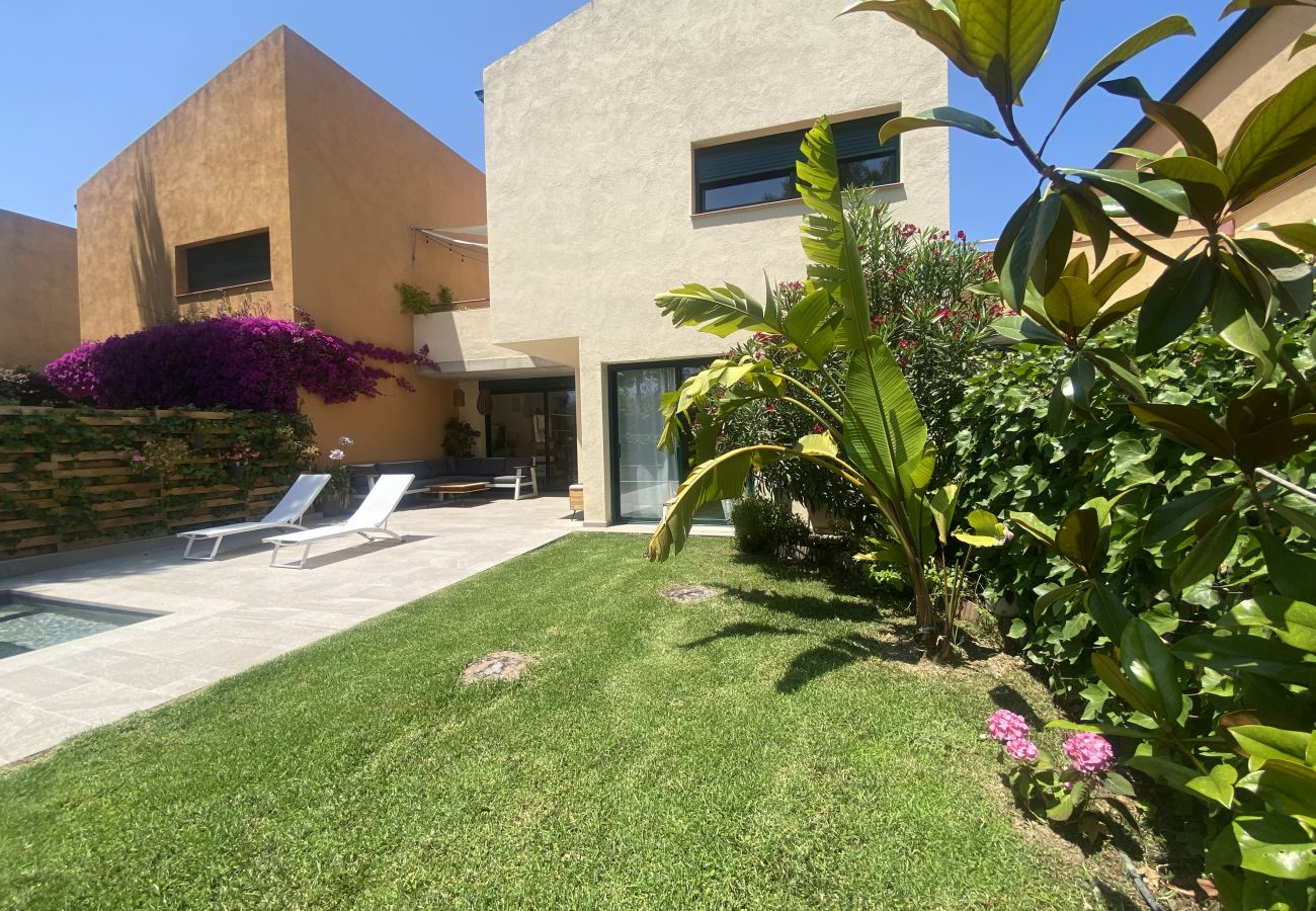 Townhouse in Tarragona - TH122-Villa Moderna con Piscina y Vistas Panorámic