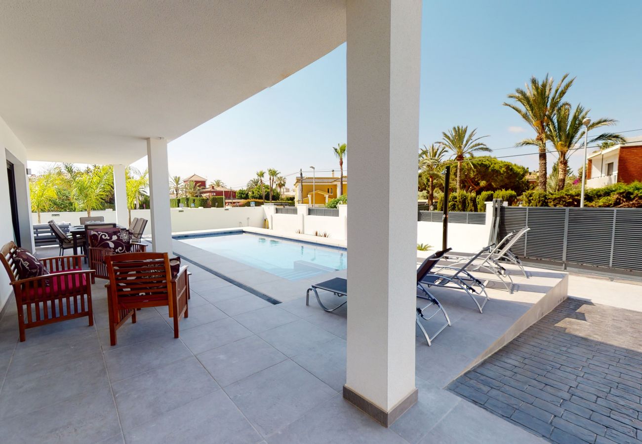 Chalet in San Juan de Alicante - Luxury Modern & Sunny Villa